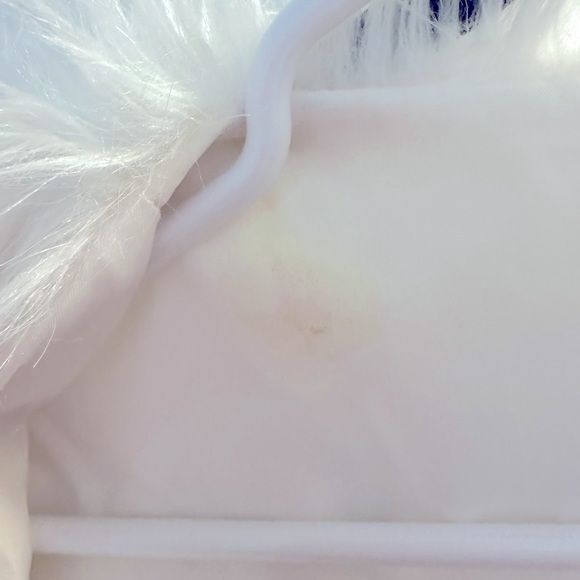 White faux fur vest - Picture 2 of 4